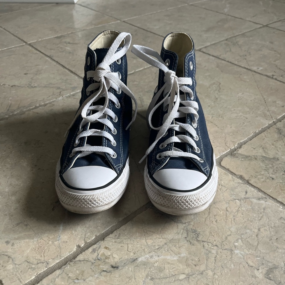navy converse size 8.5 women’s 6.5 men’s